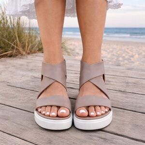 Steven by Steve Madden Platform Sandals Neutral Minimalist Resort Size 7.5